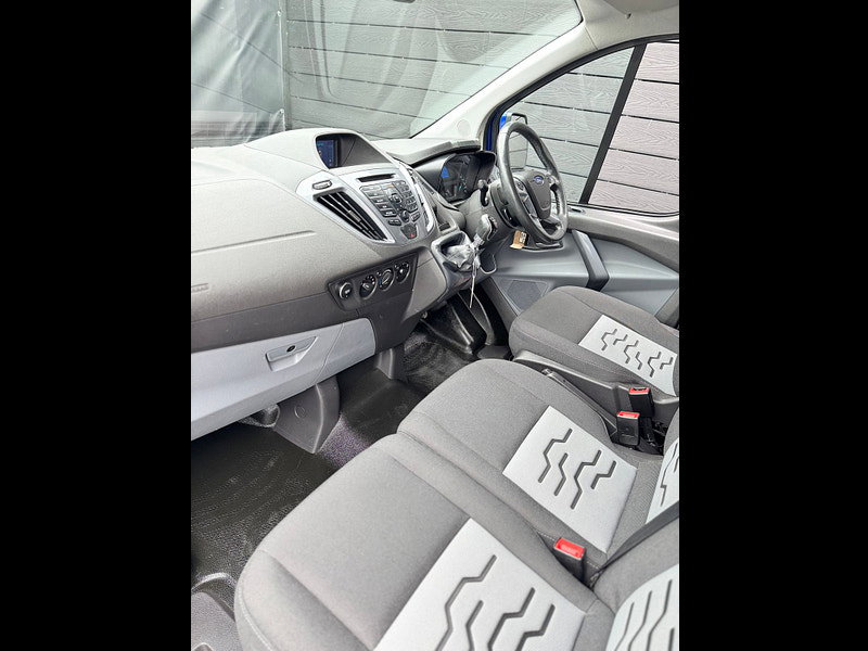 Ford Transit Custom 2.2 TDCi 270 Limited Panel Van 5dr Diesel Manual L1 H1 (186 g/km, 123 bhp) 5dr Manual 2026