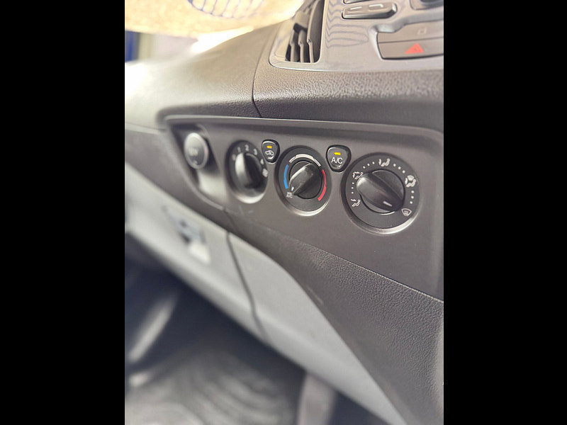 Ford Transit Custom 2.2 TDCi 270 Limited Panel Van 5dr Diesel Manual L1 H1 (186 g/km, 123 bhp) 5dr Manual 2026