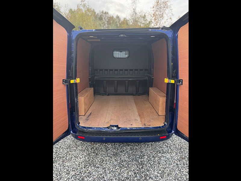 Ford Transit Custom 2.2L 290 Ltd E-Tech Diesel Manual Euro 5 (123 bhp) 5dr Manual 2025