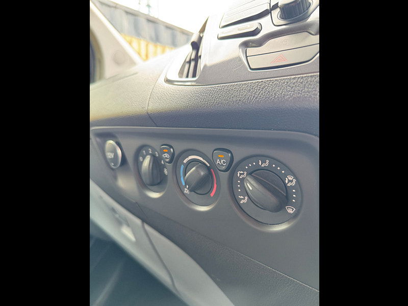 Ford Transit Custom 2.2L 290 Ltd E-Tech Diesel Manual Euro 5 (153 bhp) 4dr Manual 2025