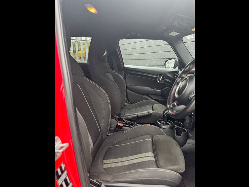 MINI Hatch 1.5L Cooper Auto Hatchback 5dr Petrol Automatic Euro 6 (134 bhp) 5dr Automatic 2025