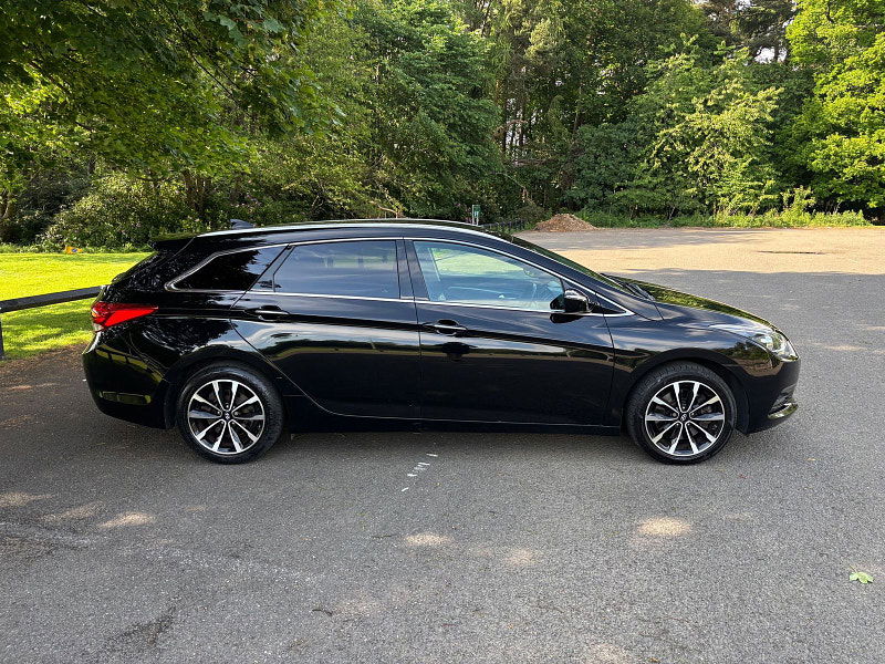 Hyundai I40 1.7L SE Nav CRDi Blue Drive Semi-Auto Estate 5dr Diesel Semi Automatic Euro 6 (139 bhp) 5dr Semi Automatic 2025
