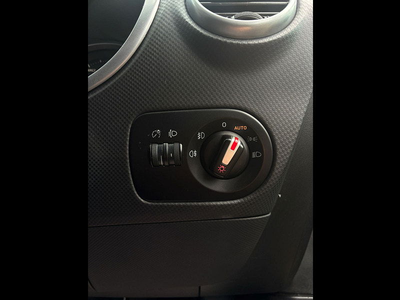 Seat Leon 1.6L TDI CR SE COPA DSG Hatchback 5dr Diesel Semi Automatic Euro 5 (103 bhp) 5dr Semi Automatic 2025
