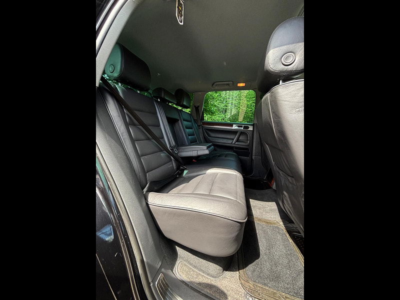 Volkswagen Touareg 4.2L V8 Auto SUV 5dr Petrol Automatic Euro 4 (310 bhp) 5dr Automatic 2025