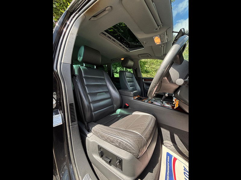 Volkswagen Touareg 4.2L V8 Auto SUV 5dr Petrol Automatic Euro 4 (310 bhp) 5dr Automatic 2025