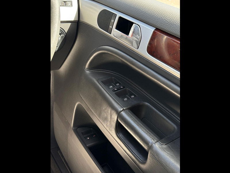 Volkswagen Touareg 4.2L V8 Auto SUV 5dr Petrol Automatic Euro 4 (310 bhp) 5dr Automatic 2025