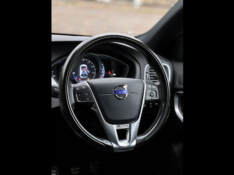 Volvo V40 2.0L D2 R-DESIGN LUX NAV Hatchback 5dr Diesel Manual Euro 6 (118 bhp) 5dr Manual 2025