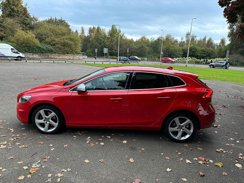 Volvo V40 2.0L D2 R-DESIGN LUX NAV Hatchback 5dr Diesel Manual Euro 6 (118 bhp) 5dr Manual 2025