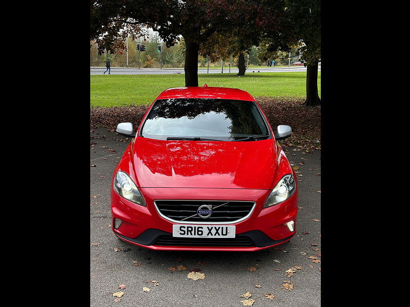 Volvo V40 2.0L D2 R-DESIGN LUX NAV Hatchback 5dr Diesel Manual Euro 6 (118 bhp) 5dr Manual 2025