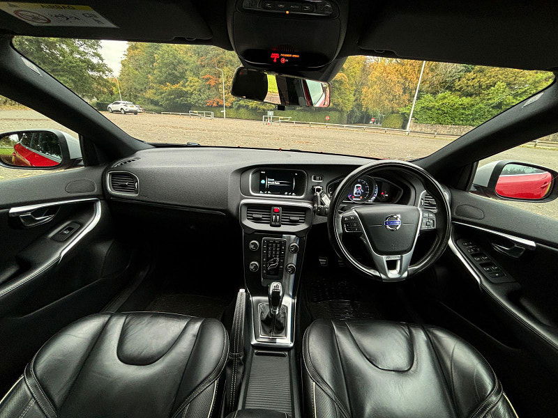 Volvo V40 2.0L D2 R-DESIGN LUX NAV Hatchback 5dr Diesel Manual Euro 6 (118 bhp) 5dr Manual 2025