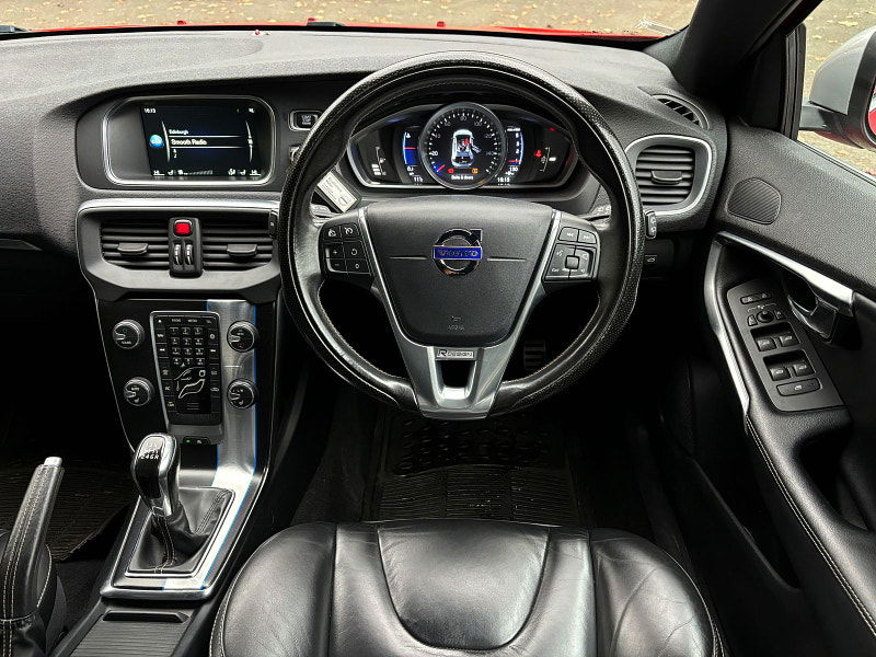 Volvo V40 2.0L D2 R-DESIGN LUX NAV Hatchback 5dr Diesel Manual Euro 6 (118 bhp) 5dr Manual 2025