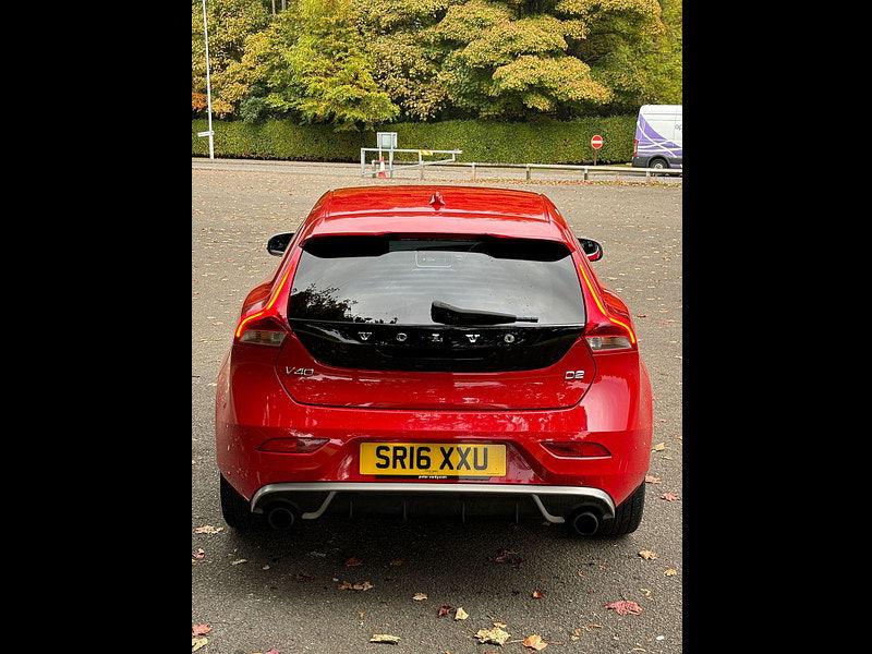 Volvo V40 2.0L D2 R-DESIGN LUX NAV Hatchback 5dr Diesel Manual Euro 6 (118 bhp) 5dr Manual 2025