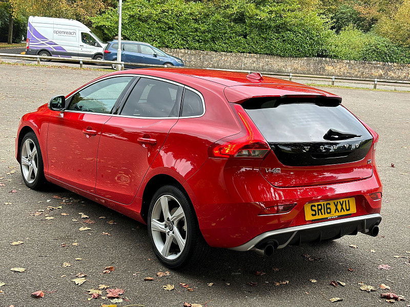 Volvo V40 2.0L D2 R-DESIGN LUX NAV Hatchback 5dr Diesel Manual Euro 6 (118 bhp) 5dr Manual 2025