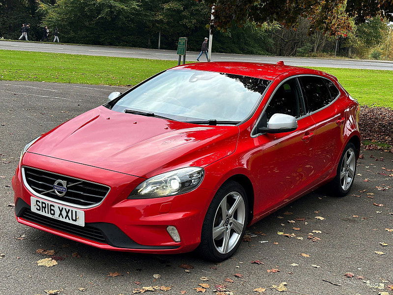Volvo V40 2.0L D2 R-DESIGN LUX NAV Hatchback 5dr Diesel Manual Euro 6 (118 bhp) 5dr Manual 2025
