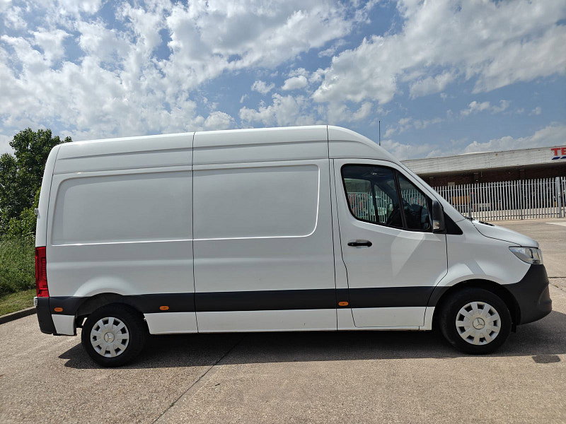 Mercedes-Benz Sprinter 2.0 315 CDI Premium Panel Van 5dr Diesel Manual FWD L2 H2 Euro 6 (s/s) (150 ps) 5dr Manual 2026