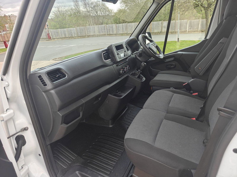 Renault Master 2.3 dCi 35 Business+ Panel Van 4dr Diesel Manual FWD MWB Medium Roof Euro 6 (135 ps) 3dr Manual 2026