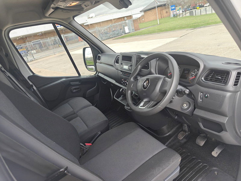 Renault Master 2.3 dCi 35 Business+ Panel Van 4dr Diesel Manual FWD MWB Medium Roof Euro 6 (135 ps) 3dr Manual 2026