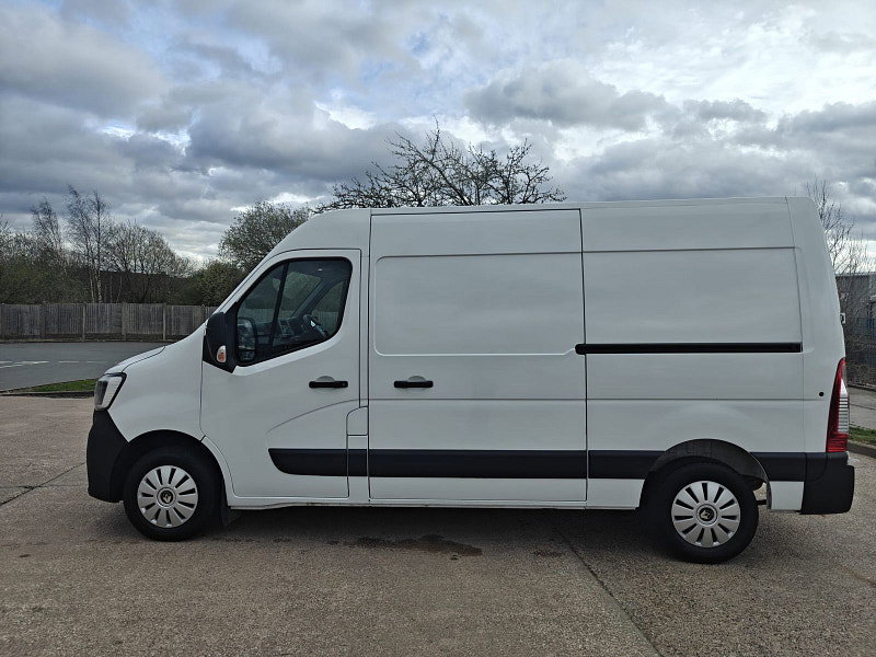 Renault Master 2.3 dCi 35 Business+ Panel Van 4dr Diesel Manual FWD MWB Medium Roof Euro 6 (135 ps) 3dr Manual 2026