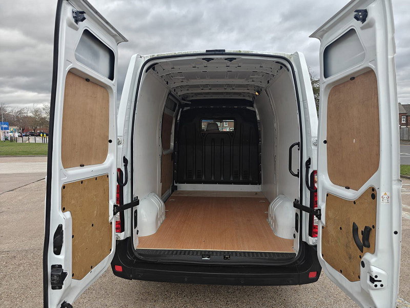 Renault Master 2.3 dCi 35 Business+ Panel Van 4dr Diesel Manual FWD MWB Medium Roof Euro 6 (135 ps) 3dr Manual 2026