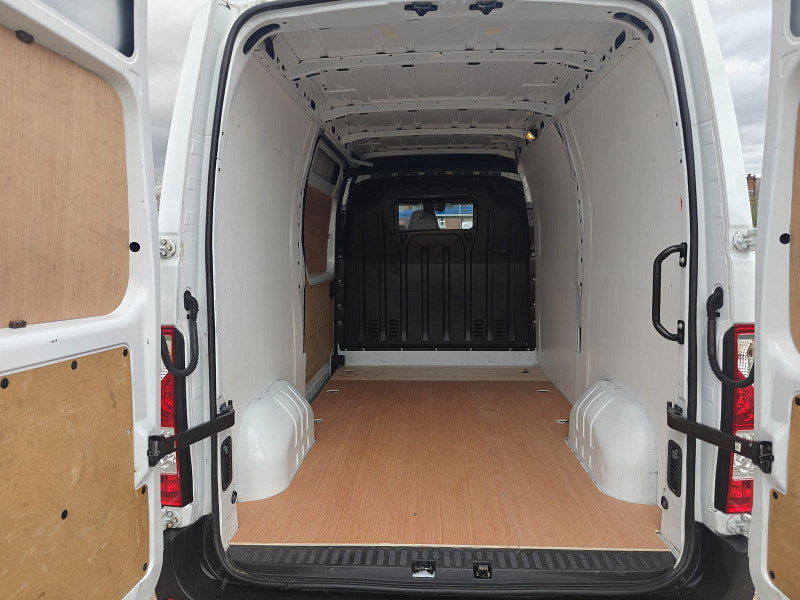 Renault Master 2.3 dCi 35 Business+ Panel Van 4dr Diesel Manual FWD MWB Medium Roof Euro 6 (135 ps) 3dr Manual 2026