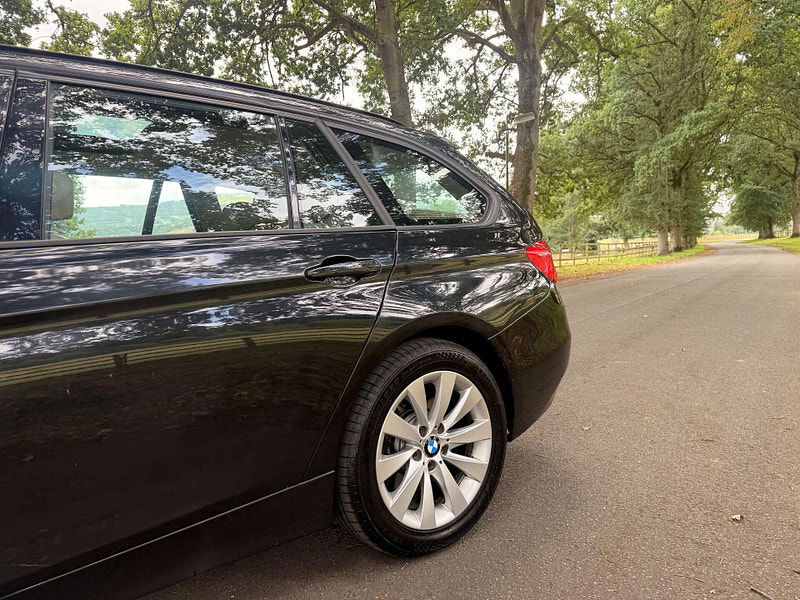 BMW 3 Series 3.0 330d Modern Touring Auto 5dr 5dr Automatic 2025