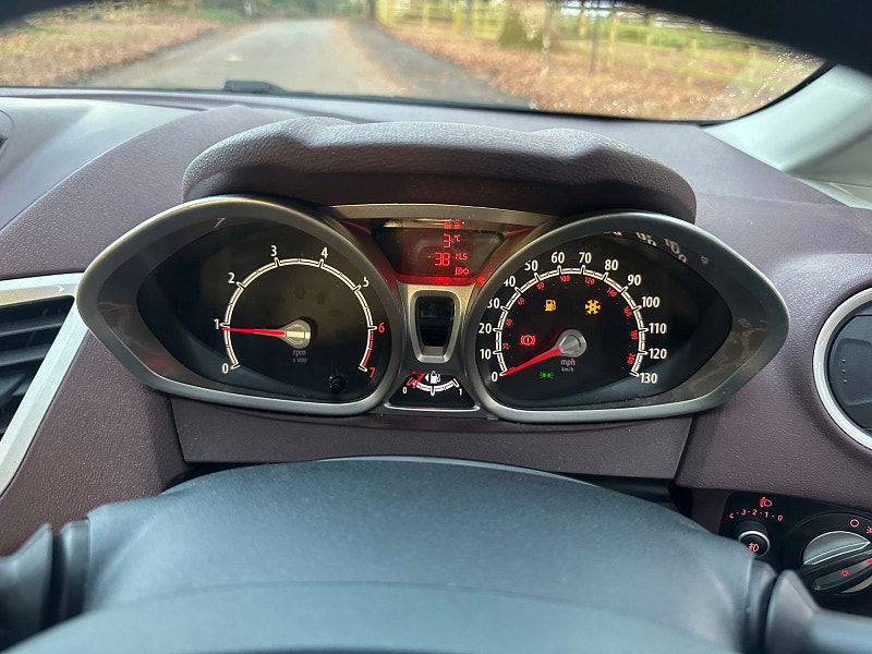 Ford Fiesta 1.25 Zetec Hatchback 5dr Petrol Manual (129 g/km, 81 bhp) 5dr Manual 2025