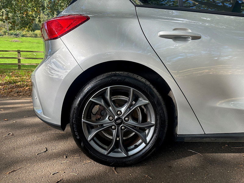 Ford Focus 1.5 EcoBlue Zetec Hatchback 5dr Diesel Manual Euro 6 (s/s) (120 ps) 5dr Manual 2025