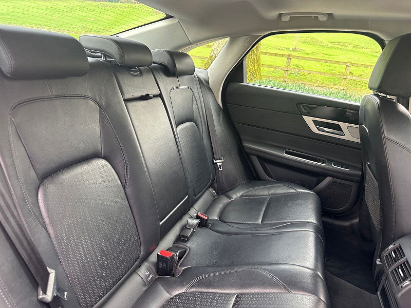 Jaguar XF 2.0d Prestige Saloon 4dr Diesel Manual Euro 6 (s/s) (163 ps) 4dr Manual 2026