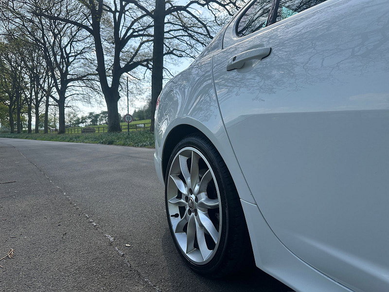 Jaguar XF 3.0d S V6 Premium Luxury Saloon 4dr Diesel Auto Euro 5 (275 ps) 4dr Automatic 2026