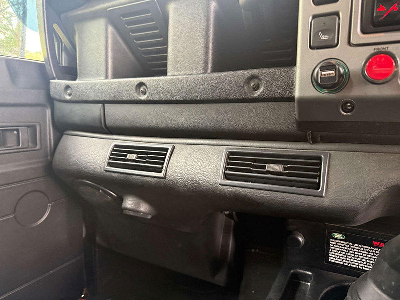 Land Rover Defender 90 2.5 Defender 90 TD5 4WD 2dr Manual 2025