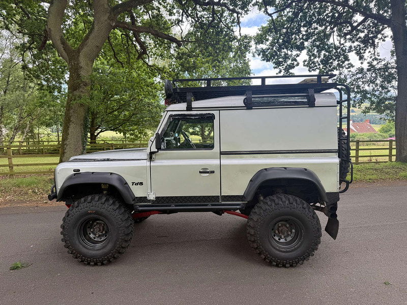 Land Rover Defender 90 2.5 Defender 90 TD5 4WD 2dr Manual 2025