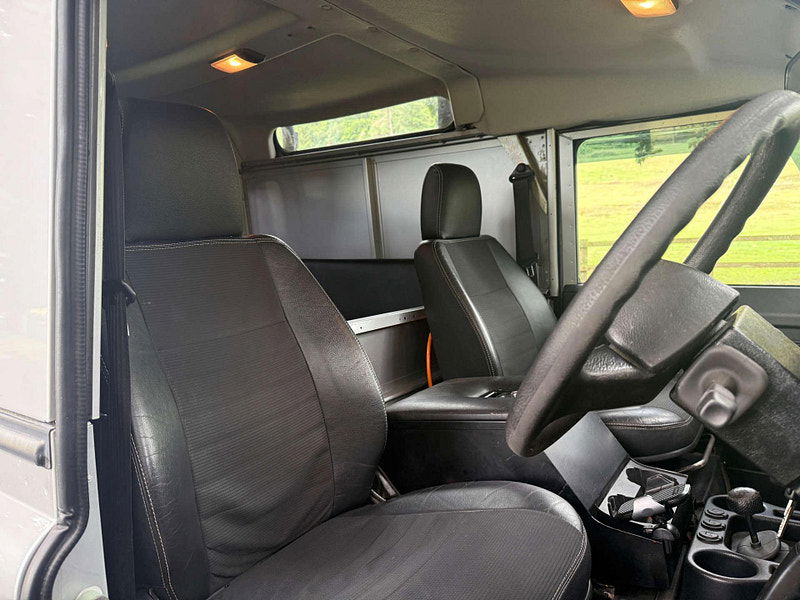 Land Rover Defender 90 2.5 Defender 90 TD5 4WD 2dr Manual 2025