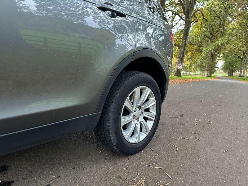 Land Rover Discovery Sport 2.2 Discovery Sport SE Tech SD4 Auto 4WD 5dr 5dr Automatic 2025