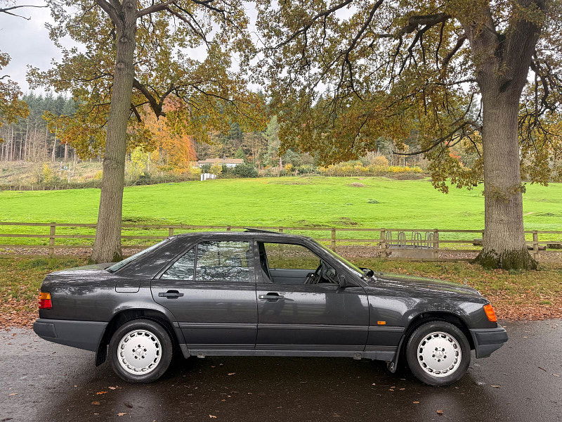 Mercedes-Benz 230 Black 4dr Automatic 2025