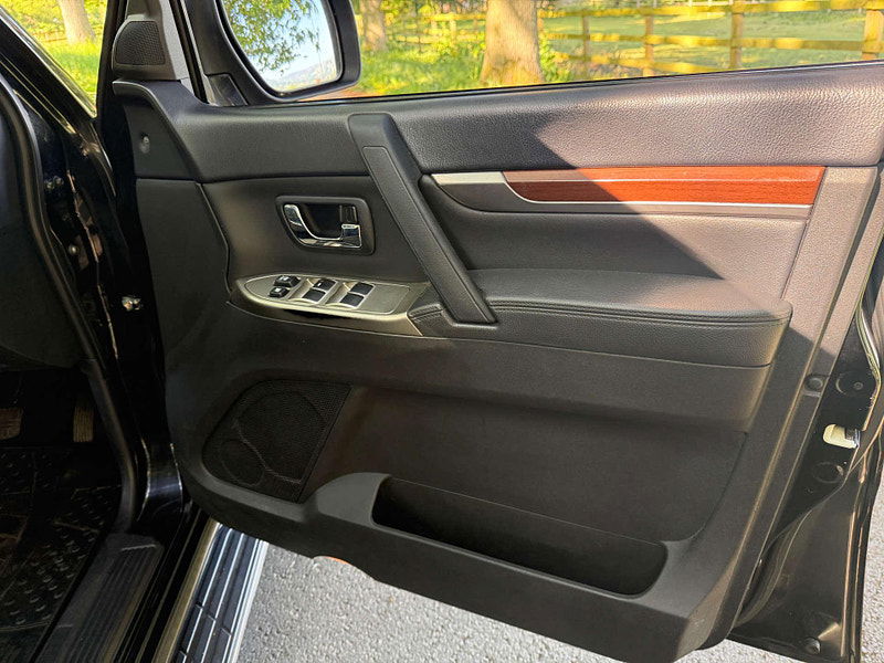 Mitsubishi Shogun 3.2 Shogun SG4 DI-D LWB Auto 4WD 5dr 5dr Automatic 2025