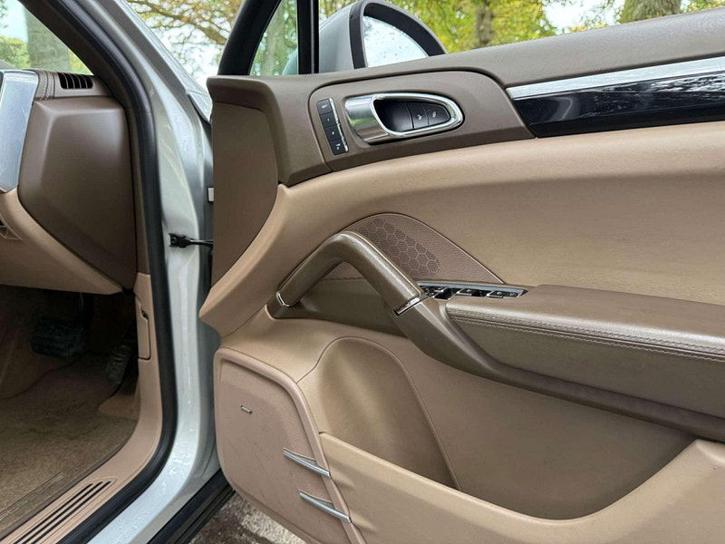 Porsche Cayenne 3.0 Cayenne V6 D Tiptronic 4WD 5dr 5dr Automatic 2025
