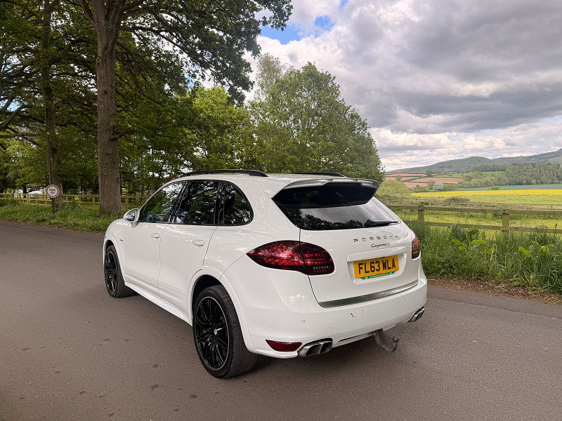 Porsche Cayenne 4.2 TD V8 S SUV 5dr Diesel TiptronicS 4WD Euro 5 (s/s) (382 ps) 5dr Automatic 2026