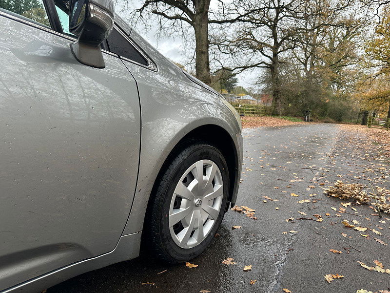 Toyota Avensis 2.0 D-4D T2 Saloon 4dr Diesel Manual Euro 4 (130 ps) 4dr Manual 2025