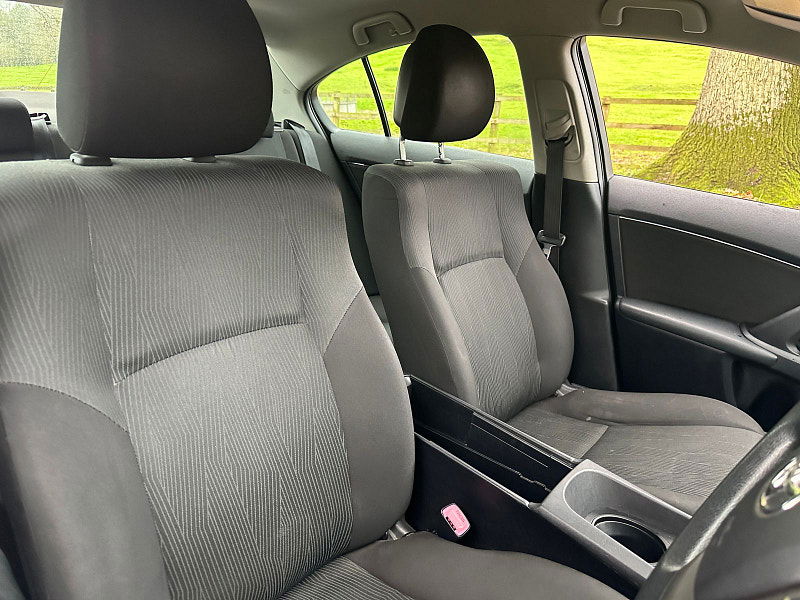 Toyota Avensis 2.0 D-4D T2 Saloon 4dr Diesel Manual Euro 4 (130 ps) 4dr Manual 2025