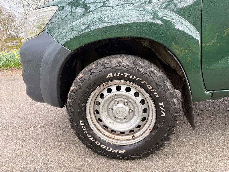 Toyota Hilux 2.5 D-4D Active Pickup Extended Cab 4dr Diesel Manual 4WD Euro 5 (144 ps) 4dr Manual 2026