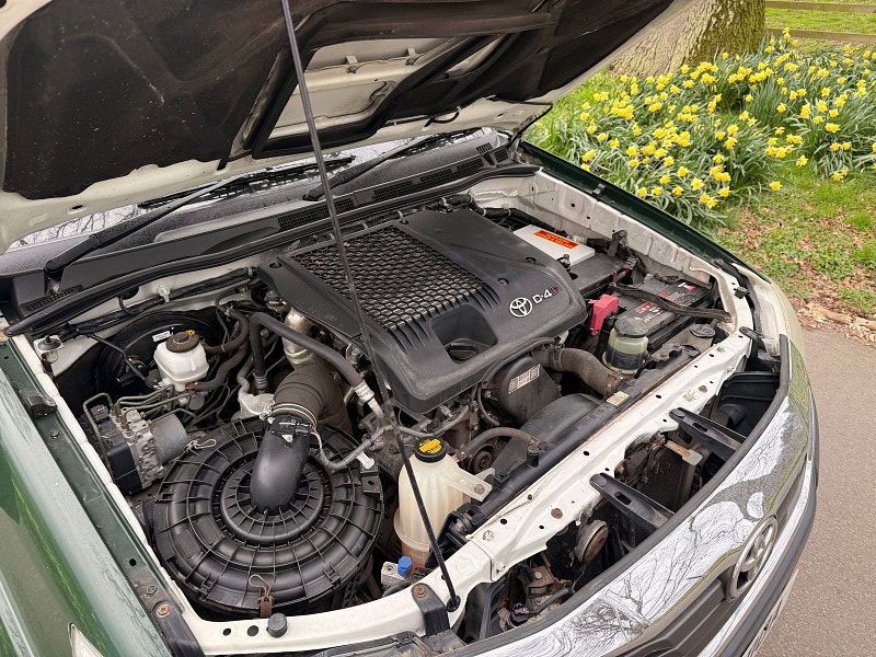 Toyota Hilux 2.5 D-4D Active Pickup Extended Cab 4dr Diesel Manual 4WD Euro 5 (144 ps) 4dr Manual 2026