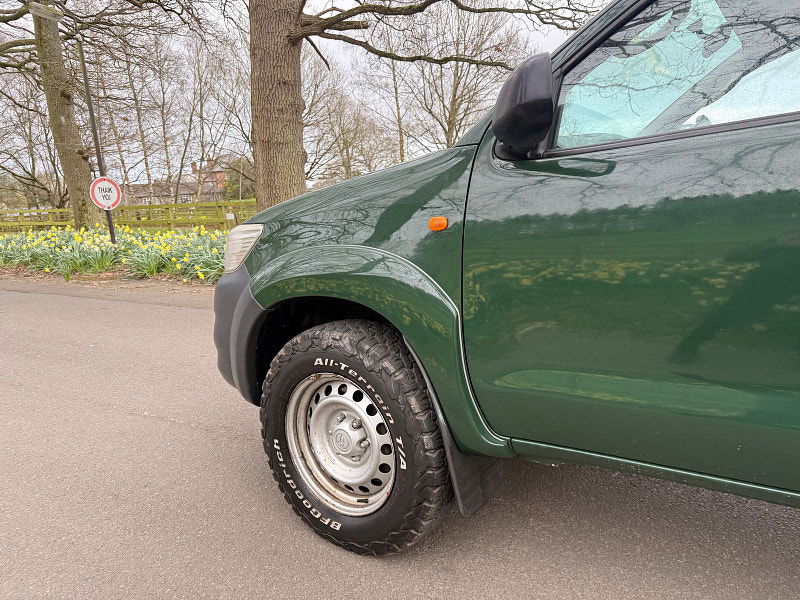 Toyota Hilux 2.5 D-4D Active Pickup Extended Cab 4dr Diesel Manual 4WD Euro 5 (144 ps) 4dr Manual 2026