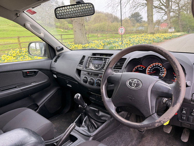 Toyota Hilux 2.5 D-4D Active Pickup Extended Cab 4dr Diesel Manual 4WD Euro 5 (144 ps) 4dr Manual 2026