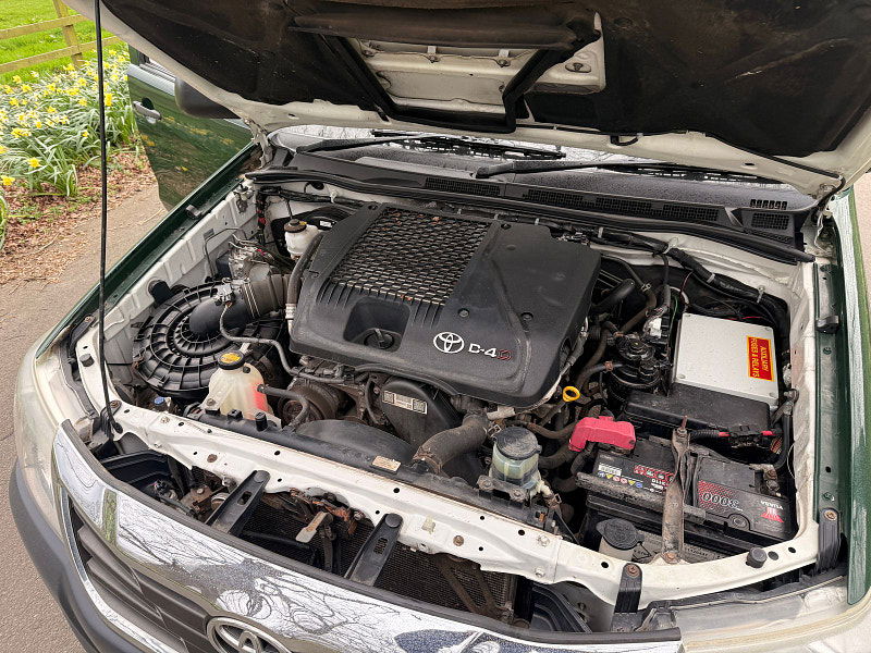 Toyota Hilux 2.5 D-4D Active Pickup Extended Cab 4dr Diesel Manual 4WD Euro 5 (144 ps) 4dr Manual 2026