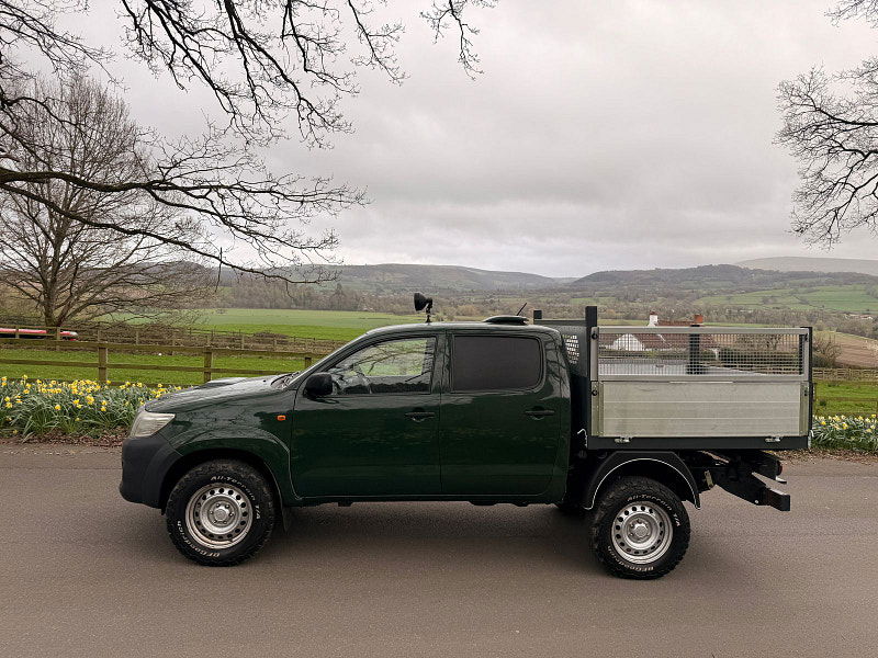 Toyota Hilux 2.5 D-4D Active Pickup Extended Cab 4dr Diesel Manual 4WD Euro 5 (144 ps) 4dr Manual 2026