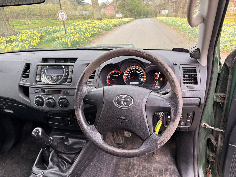 Toyota Hilux 2.5 D-4D Active Pickup Extended Cab 4dr Diesel Manual 4WD Euro 5 (144 ps) 4dr Manual 2026