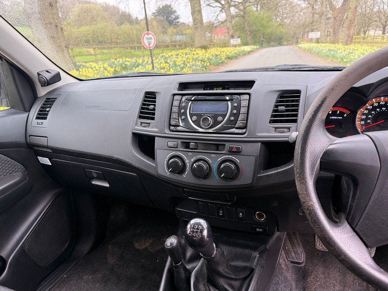 Toyota Hilux 2.5 D-4D Active Pickup Extended Cab 4dr Diesel Manual 4WD Euro 5 (144 ps) 4dr Manual 2026