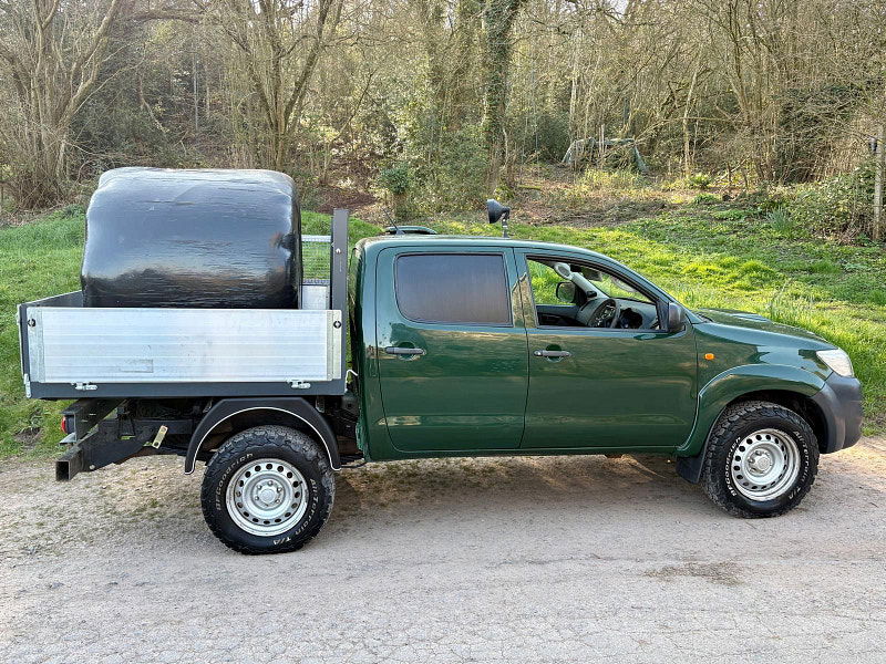 Toyota Hilux 2.5 D-4D Active Pickup Extended Cab 4dr Diesel Manual 4WD Euro 5 (144 ps) 4dr Manual 2026