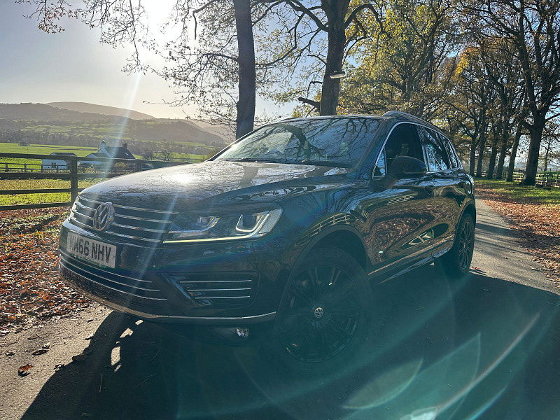 Volkswagen Touareg 3.0 TDI V6 BlueMotion Tech R-Line Plus SUV 5dr Diesel Tiptronic 4WD Euro 6 (s/s) (262 ps) 5dr Automatic 2025