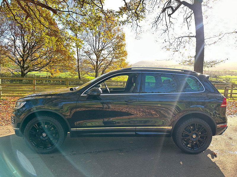 Volkswagen Touareg 3.0 TDI V6 BlueMotion Tech R-Line Plus SUV 5dr Diesel Tiptronic 4WD Euro 6 (s/s) (262 ps) 5dr Automatic 2025